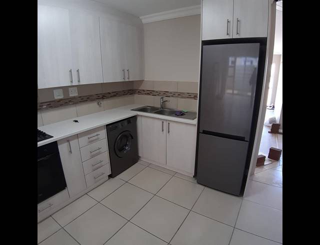 2 BEDROOM TOWNHOUSE FOR SALE IN GROENKLOOF RETIREMENT VILLAGE